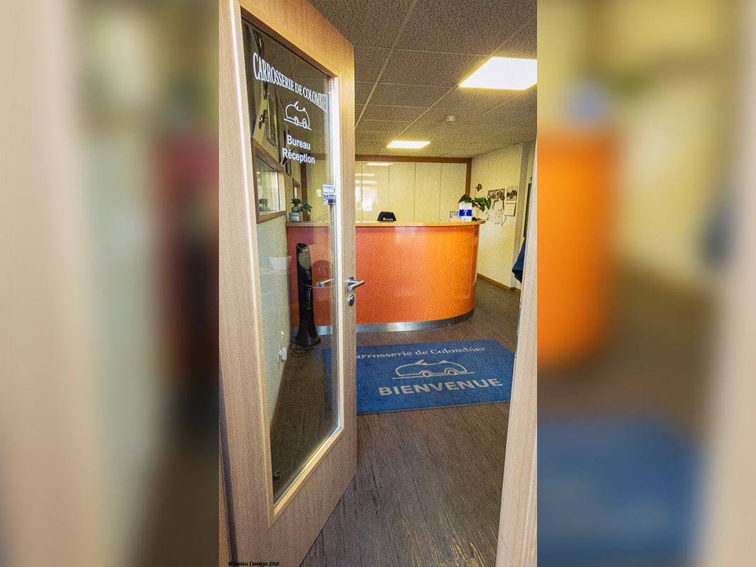 Entrée du Bureau Carrosserie de Colombier, Rui Ribeiro, Canton de Neuchâtel