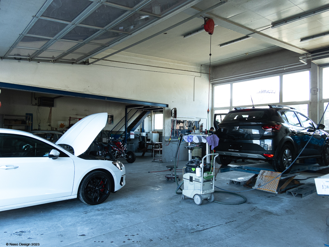 Atelier peinture, de la Carrosserie de colombier, dans le canton de Neuchâtel