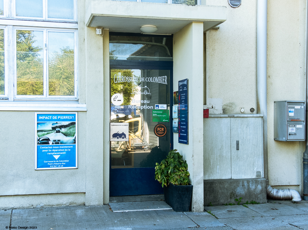 Entrée du bureau Carrosserie de Colombier, canton de Neuchâtel