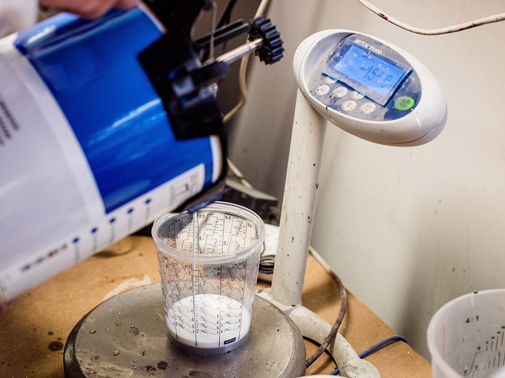 Composition des teintes, ajustement des mélange de peinture carrosserie de Colombier, Neuchâtel