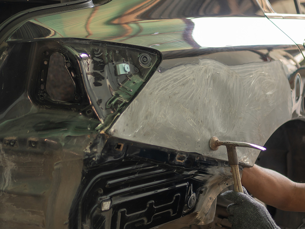 Tôlerie à la Carrosserie de Colombier, redressage et réparation de carrosserie toutes marques à Colombier, Neuchâtel